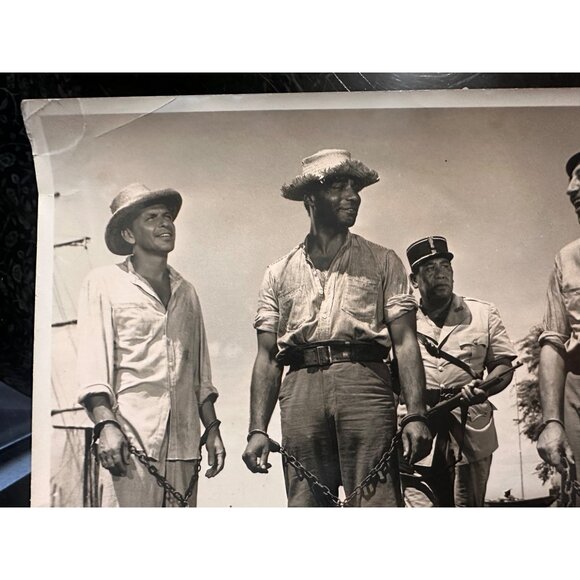 Vintage 1961 Movie Still From "The Devil At 4 OClock" Featuring Frank Sinatra Be - Picture 6 of 13